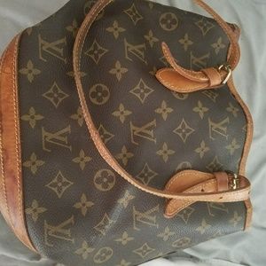 Authentic Louis Vuitton petite Bucket Bag